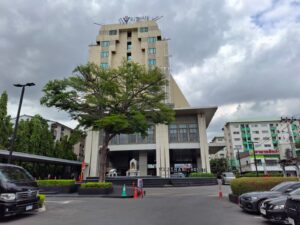 Vejthani Hospital: The King of Bones