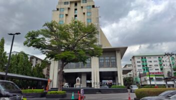 Vejthani Hospital: The King of Bones